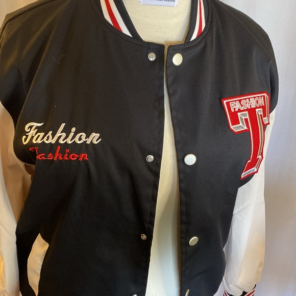 SHEIN Bomber Jacket with front snap closure and embroidered logos - Picture 6 of 7
